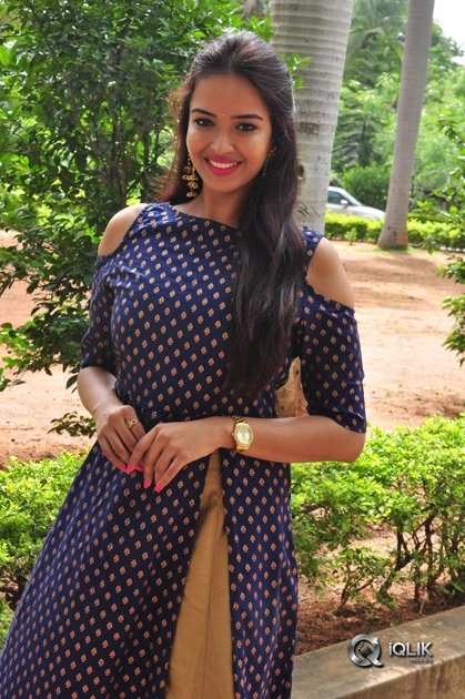 Poojitha-Ponnada-At-Darshakudu-Movie-Press-Meet